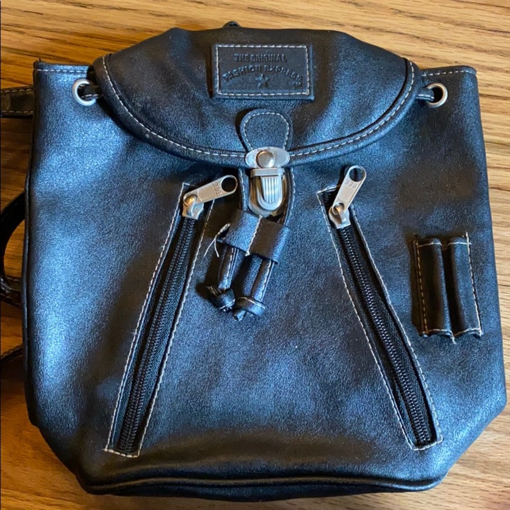 90s throwback backpack purse🖤